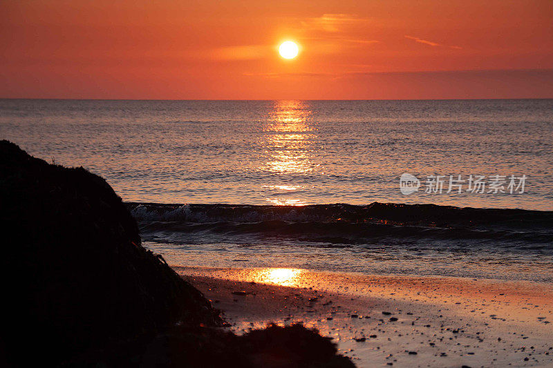 Lleyn半岛Porth Colmon爱尔兰海上的日落